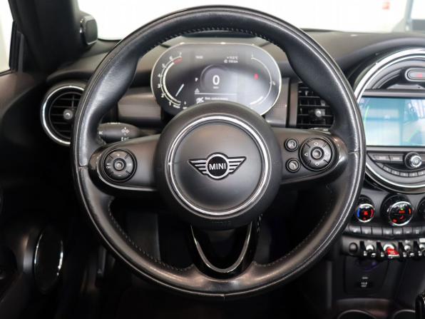Mini Cabrio III Рестайлинг с пробегом 2020 года, цена 2 350 000 рублей, 83332 км, кабриолет, Автокод Объявления