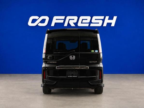 Honda Stepwgn V с пробегом 2017 года, цена 3 179 090 рублей, 137926 км, минивэн, Автокод Объявления