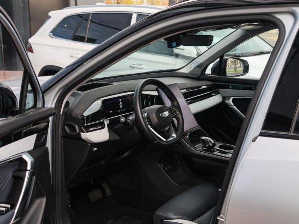 Geely Atlas II с пробегом 2024 года, цена 3 049 000 рублей, 20502 км, внедорожник, Автокод Объявления