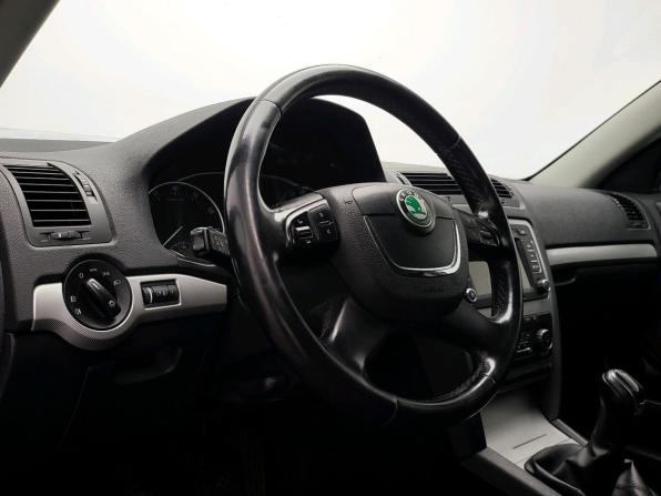 Skoda Octavia II (A5) Рестайлинг с пробегом 2012 года, цена 719 000 рублей, 249205 км, лифтбек, Автокод Объявления