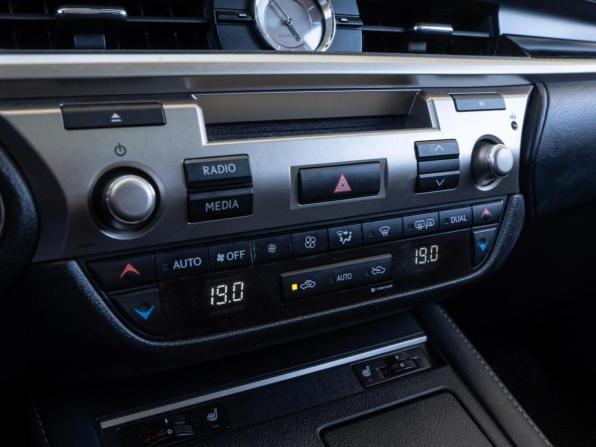 Lexus ES VI Рестайлинг с пробегом 2015 года, цена 2 289 000 рублей, 180265 км, седан, Автокод Объявления