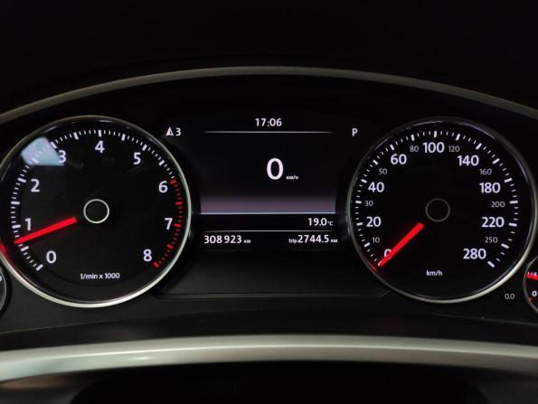 Volkswagen Touareg II Рестайлинг с пробегом 2015 года, цена 2 533 000 рублей, 308921 км, внедорожник, Автокод Объявления