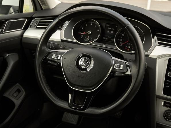 Volkswagen Passat B8 с пробегом 2019 года, цена 2 075 000 рублей, 121278 км, седан, Автокод Объявления