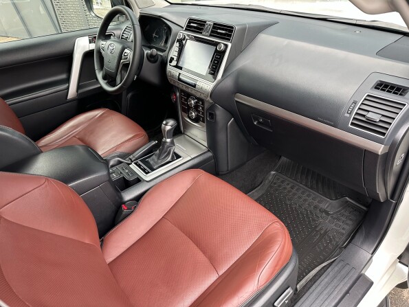 Toyota Land Cruiser Prado 150 Series Рестайлинг 2 с пробегом 2019 года, цена 4 570 000 рублей, 260000 км, внедорожник, Автокод Объявления