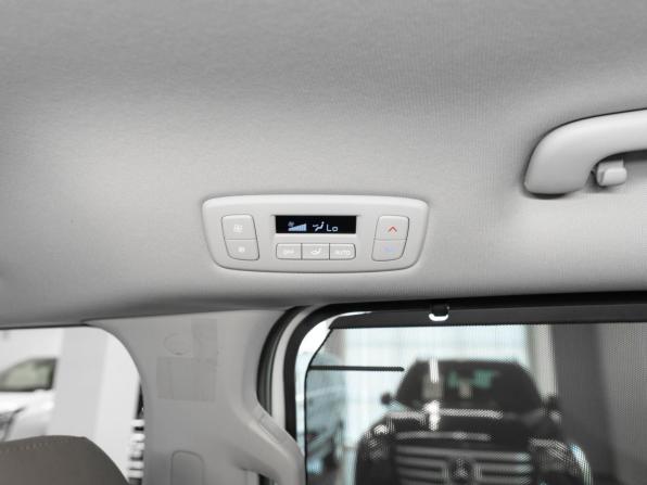 Kia Carnival IV Рестайлинг с пробегом 2025 года, цена 5 700 000 рублей, 9950 км, минивэн, Автокод Объявления