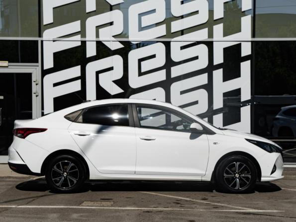 Hyundai Solaris II Рестайлинг с пробегом 2022 года, цена 1 729 000 рублей, 66459 км, седан, Автокод Объявления