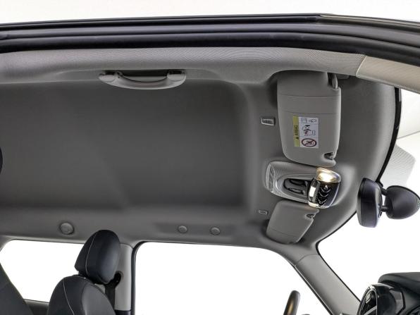 Mini Hatch III (F55/F56) Рестайлинг с пробегом 2018 года, цена 1 800 000 рублей, 73661 км, хэтчбек, Автокод Объявления