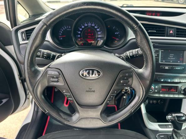 Kia Ceed II Рестайлинг с пробегом 2018 года, цена 1 599 000 рублей, 68873 км, универсал, Автокод Объявления