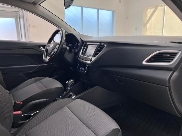 Hyundai Solaris II с пробегом 2017 года, цена 1 300 000 рублей, 112529 км, седан, Автокод Объявления