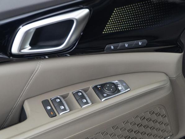 Kia Carnival IV Рестайлинг с пробегом 2025 года, цена 7 745 055 рублей, 49 км, минивэн, Автокод Объявления