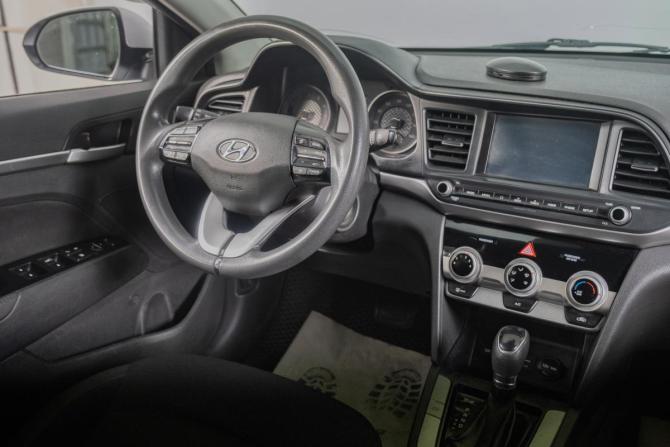 Hyundai Elantra VI (AD) Рестайлинг с пробегом 2018 года, цена 999 000 рублей, 152000 км, седан, Автокод Объявления