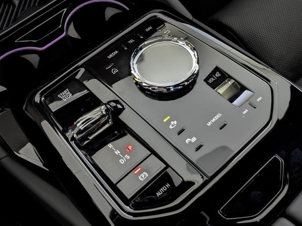 BMW 5 серии VIII (G60/G61/G68) с пробегом 2025 года, цена 8 255 000 рублей, 8686 км, седан, Автокод Объявления