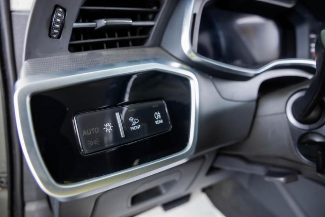 Audi A6 V (C8) с пробегом 2022 года, цена 4 349 000 рублей, 92300 км, седан, Автокод Объявления