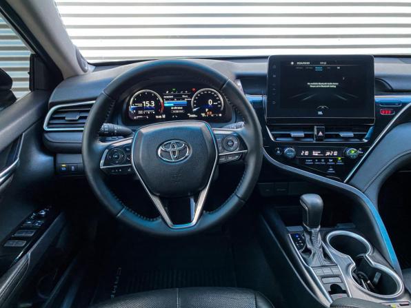 Toyota Camry VIII (XV70) Рестайлинг с пробегом 2023 года, цена 3 350 000 рублей, 21502 км, седан, Автокод Объявления