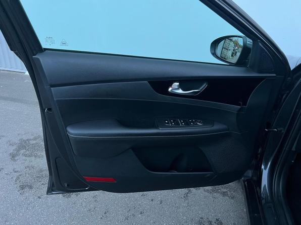 Kia Cerato IV Рестайлинг с пробегом 2023 года, цена 2 290 000 рублей, 66000 км, седан, Автокод Объявления