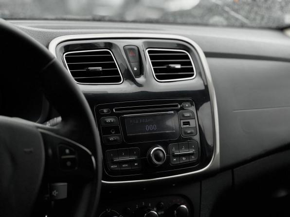Renault Logan II с пробегом 2015 года, цена 479 000 рублей, 331986 км, седан, Автокод Объявления