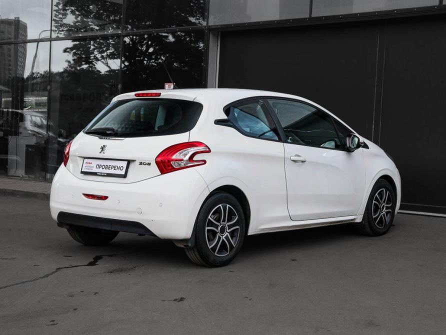 Peugeot 208 I Москва  - изображение 4