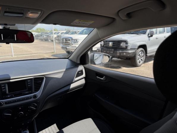 Hyundai Solaris II с пробегом 2018 года, цена 975 000 рублей, 250000 км, седан, Автокод Объявления