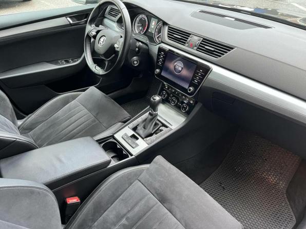 Skoda Superb III Рестайлинг с пробегом 2021 года, цена 2 099 000 рублей, 139031 км, лифтбек, Автокод Объявления