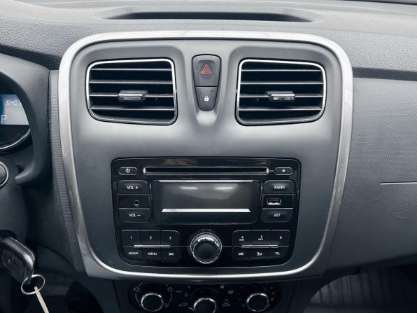 Renault Logan II с пробегом 2017 года, цена 999 000 рублей, 64038 км, седан, Автокод Объявления