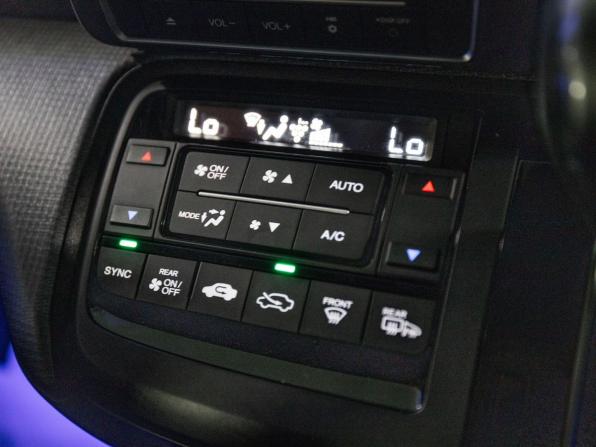Honda Stepwgn V Рестайлинг с пробегом 2020 года, цена 2 600 000 рублей, 26544 км, минивэн, Автокод Объявления