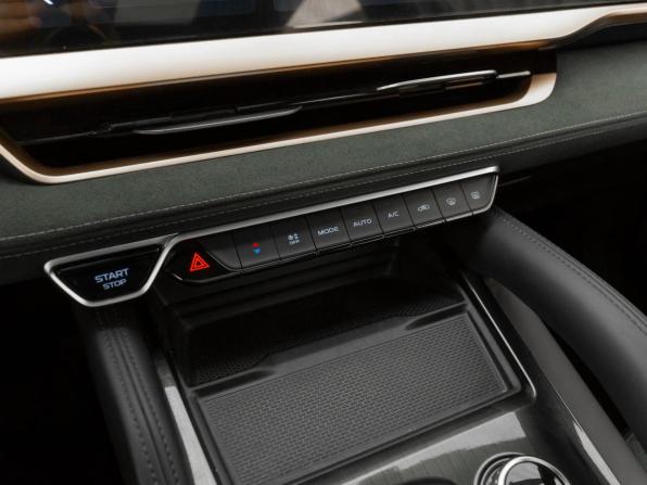 Geely Monjaro I с пробегом 2023 года, цена 2 800 000 рублей, 80845 км, внедорожник, Автокод Объявления