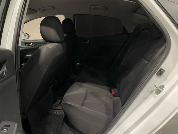 Hyundai Solaris II с пробегом 2018 года, цена 1 320 000 рублей, 131902 км, седан, Автокод Объявления