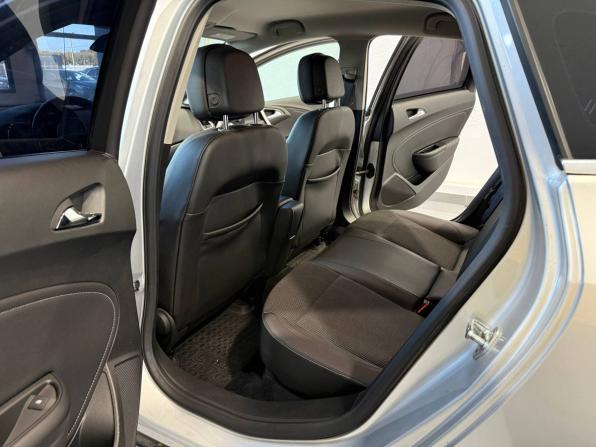 Opel Astra J Рестайлинг с пробегом 2012 года, цена 795 000 рублей, 128710 км, седан, Автокод Объявления