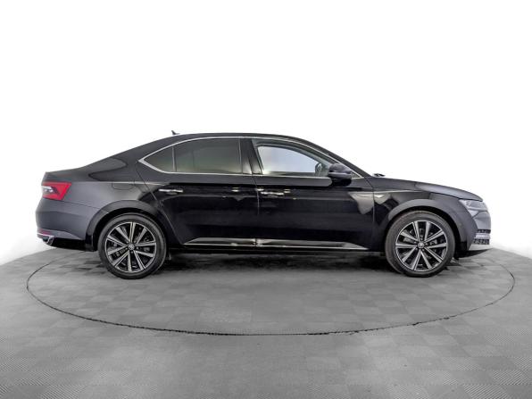 Skoda Superb III Рестайлинг с пробегом 2024 года, цена 2 900 000 рублей, 66490 км, лифтбек, Автокод Объявления