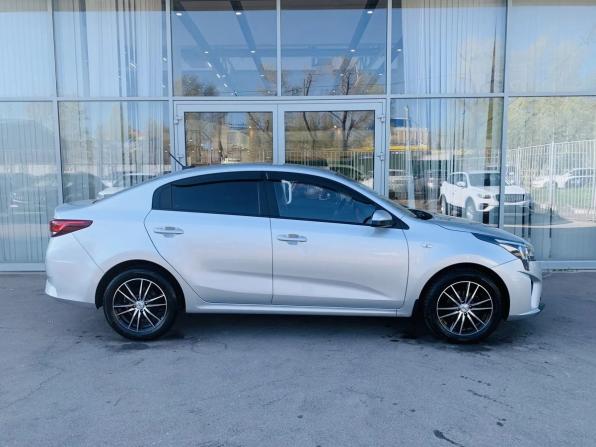 Kia Rio IV Рестайлинг с пробегом 2021 года, цена 1 680 000 рублей, 98100 км, седан, Автокод Объявления