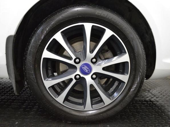 Ford Fiesta Mk6 Рестайлинг с пробегом 2015 года, цена 734 000 рублей, 124770 км, седан, Автокод Объявления