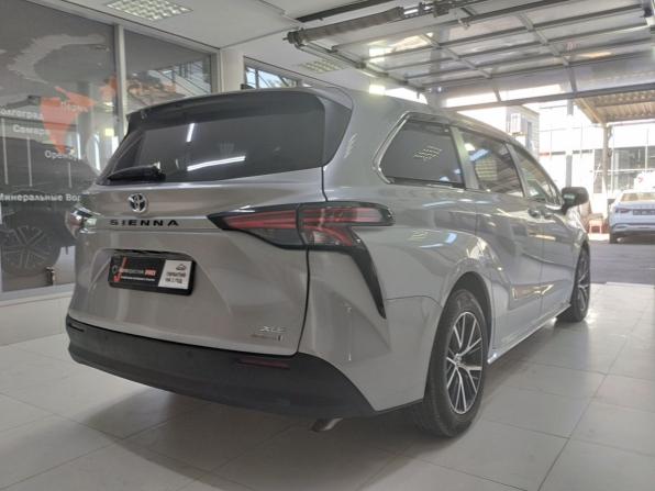 Toyota Sienna IV с пробегом 2022 года, цена 4 700 000 рублей, 129439 км, минивэн, Автокод Объявления