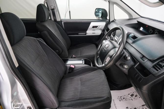 Toyota Noah II (R70) с пробегом 2010 года, цена 1 399 000 рублей, 235000 км, минивэн, Автокод Объявления