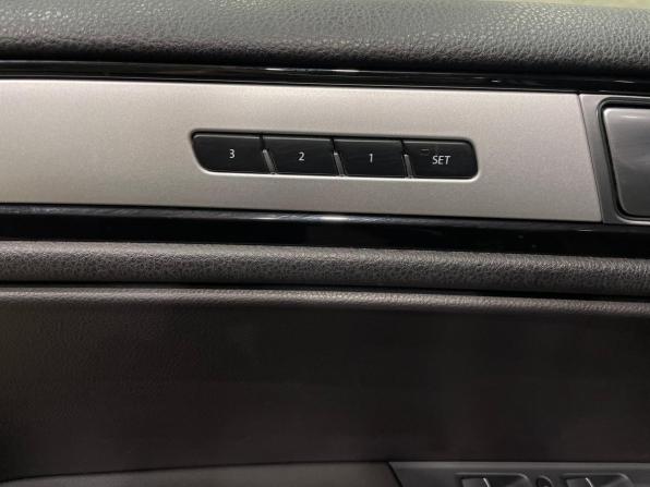 Volkswagen Touareg II Рестайлинг с пробегом 2017 года, цена 2 650 000 рублей, 186000 км, внедорожник, Автокод Объявления