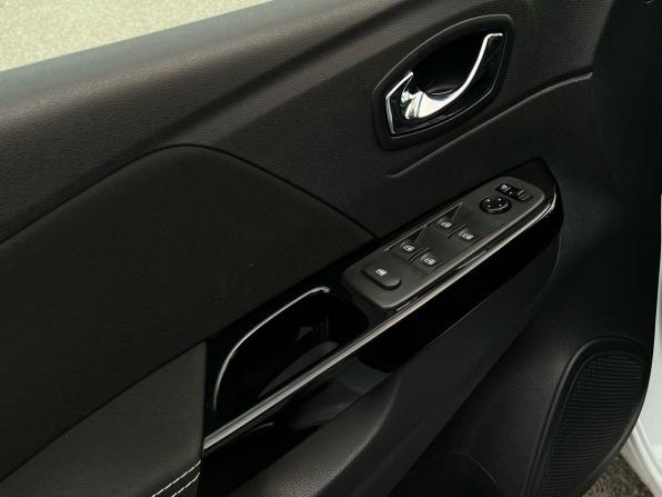 Renault Kaptur I с пробегом 2019 года, цена 1 399 000 рублей, 157950 км, внедорожник, Автокод Объявления