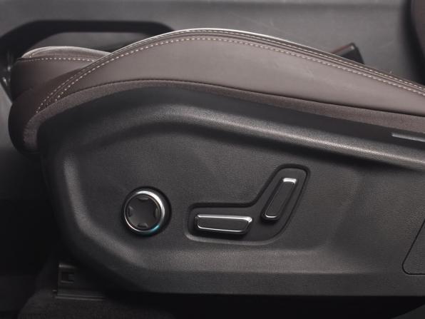 Geely Monjaro I Рестайлинг 2 с пробегом 2025 года, цена 3 949 995 рублей, 26 км, внедорожник, Автокод Объявления