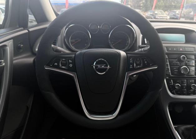 Opel Astra J Рестайлинг с пробегом 2013 года, цена 900 000 рублей, 229815 км, хэтчбек, Автокод Объявления