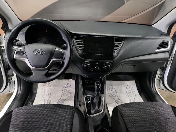 Hyundai Solaris II с пробегом 2018 года, цена 1 330 000 рублей, 127448 км, седан, Автокод Объявления