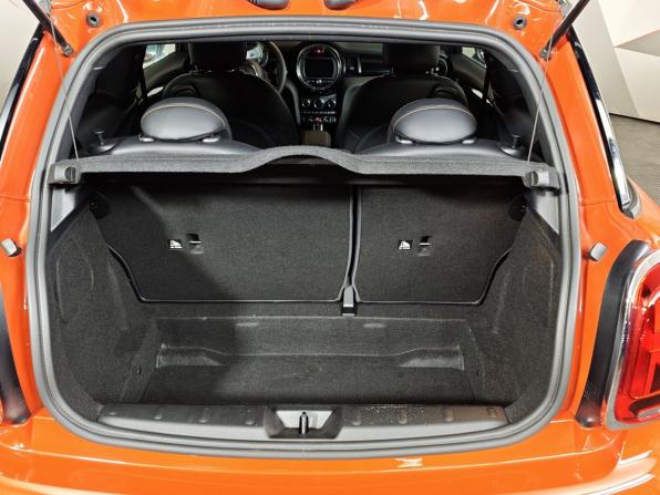 Mini Hatch III (F55/F56) Рестайлинг с пробегом 2021 года, цена 2 350 000 рублей, 26456 км, хэтчбек, Автокод Объявления