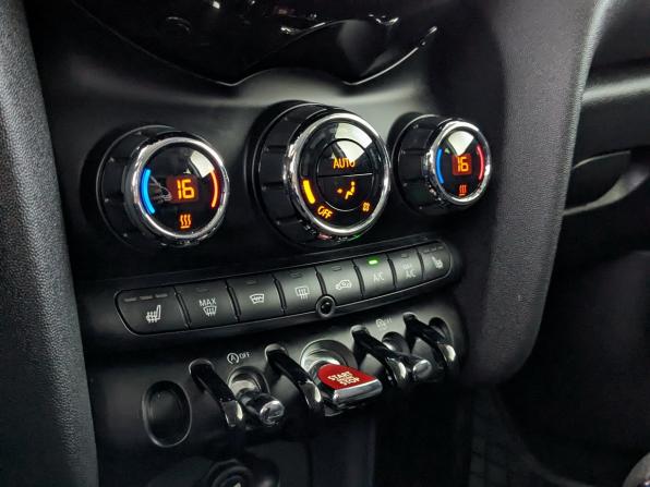 Mini Hatch III (F55/F56) Рестайлинг с пробегом 2021 года, цена 2 350 000 рублей, 54969 км, хэтчбек, Автокод Объявления