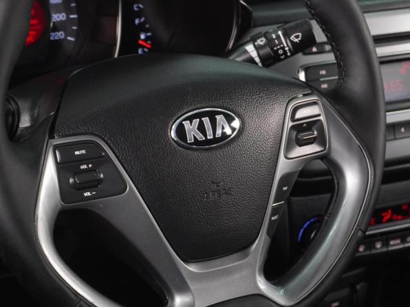 Kia Rio III Рестайлинг с пробегом 2015 года, цена 1 099 000 рублей, 129057 км, седан, Автокод Объявления