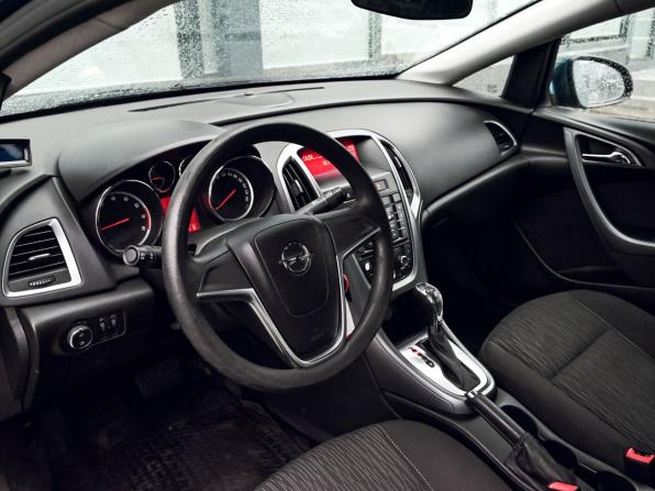 Opel Astra J Рестайлинг с пробегом 2013 года, цена 749 000 рублей, 154204 км, седан, Автокод Объявления
