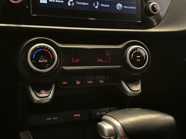 Kia Rio IV Рестайлинг с пробегом 2022 года, цена 1 699 900 рублей, 67765 км, седан, Автокод Объявления