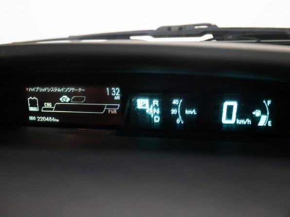 Toyota Prius III Рестайлинг (XW30) с пробегом 2014 года, цена 1 040 000 рублей, 220486 км, лифтбек, Автокод Объявления