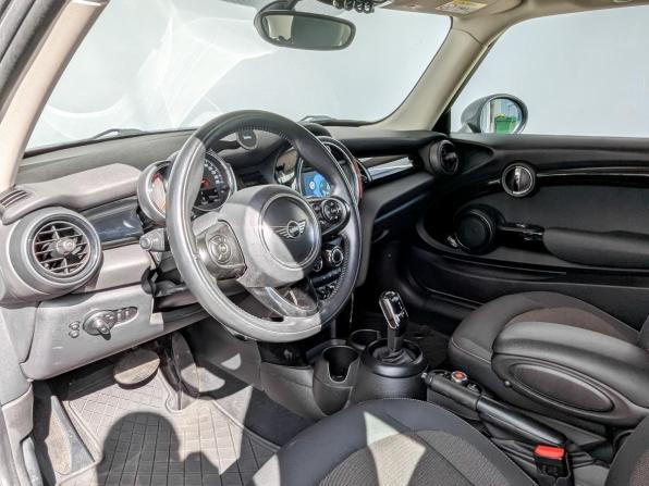Mini Hatch III (F55/F56) Рестайлинг с пробегом 2018 года, цена 1 800 000 рублей, 73652 км, хэтчбек, Автокод Объявления
