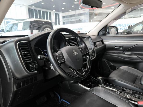 Mitsubishi Outlander III Рестайлинг 3 с пробегом 2018 года, цена 2 450 000 рублей, 75782 км, внедорожник, Автокод Объявления