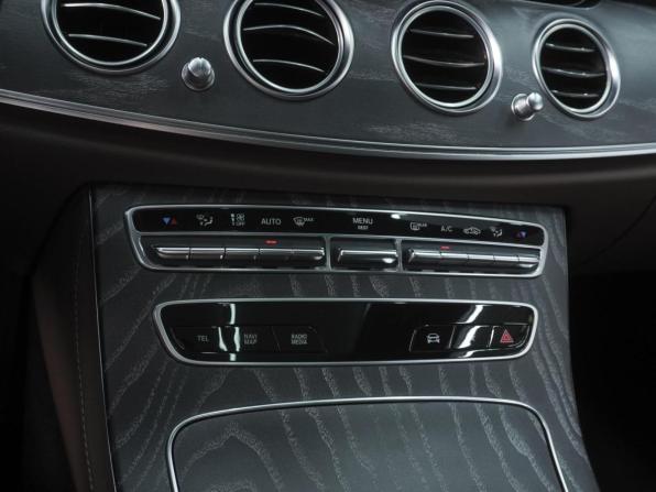Mercedes-Benz E-Класс V (W213 S213 C238) Рестайлинг с пробегом 2022 года, цена 6 999 000 рублей, 56036 км, седан, Автокод Объявления