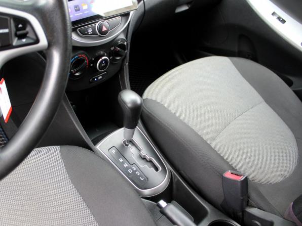 Hyundai Solaris I с пробегом 2013 года, цена 1 060 000 рублей, 89733 км, седан, Автокод Объявления