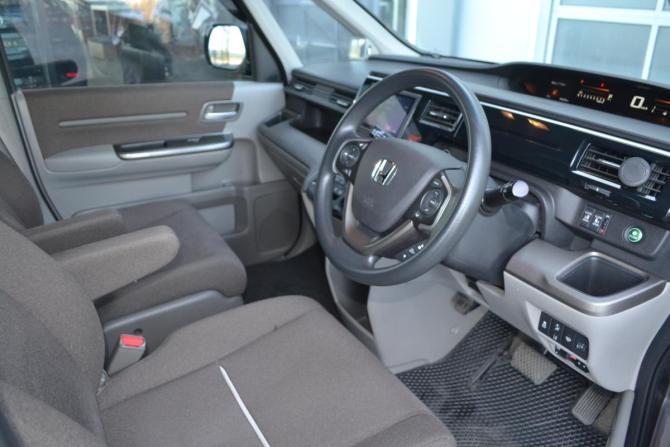 Honda Stepwgn V Рестайлинг с пробегом 2019 года, цена 2 130 000 рублей, 96000 км, минивэн, Автокод Объявления