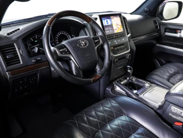 Toyota Land Cruiser 200 Series Рестайлинг 2 с пробегом 2017 года, цена 6 590 000 рублей, 163000 км, внедорожник, Автокод Объявления